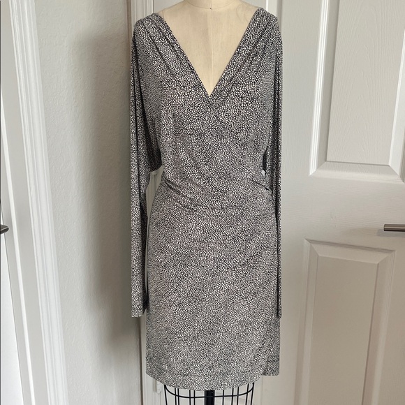 BCBGeneration Dresses & Skirts - BCBGeneration black and white print Long Sleeve Dress